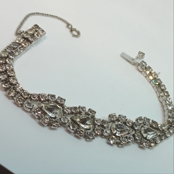 * Vintage Kramer 925 Safety Chain Clasp Rhinestones Bracelet - Picture 3 of 6